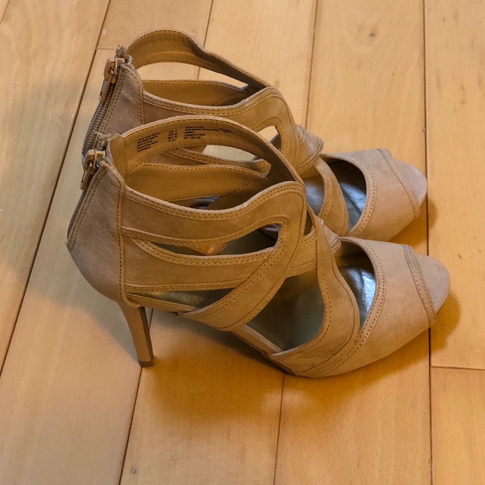 Cutout heels w zip back